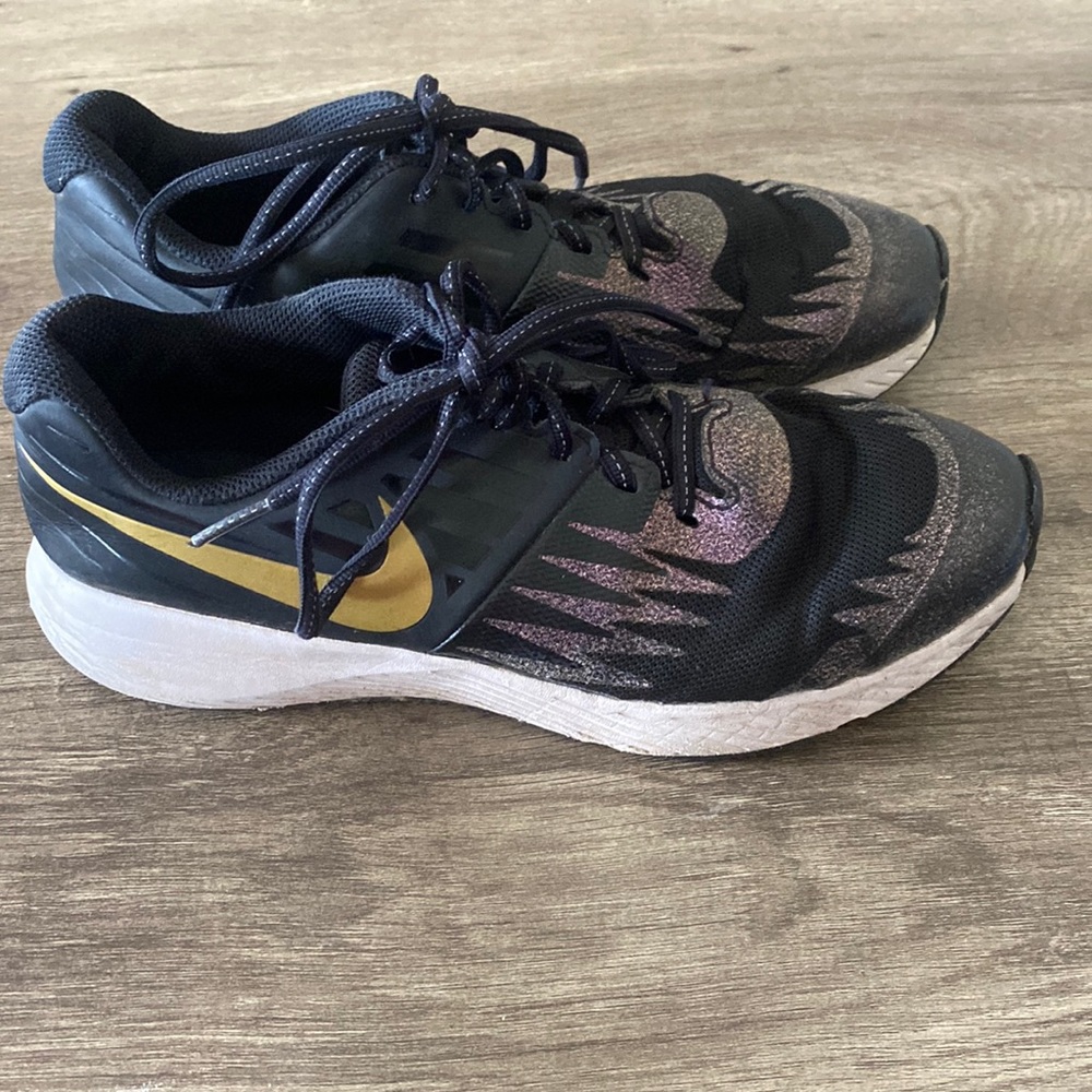 Nike Star Runner metallic running shoes size 6Y